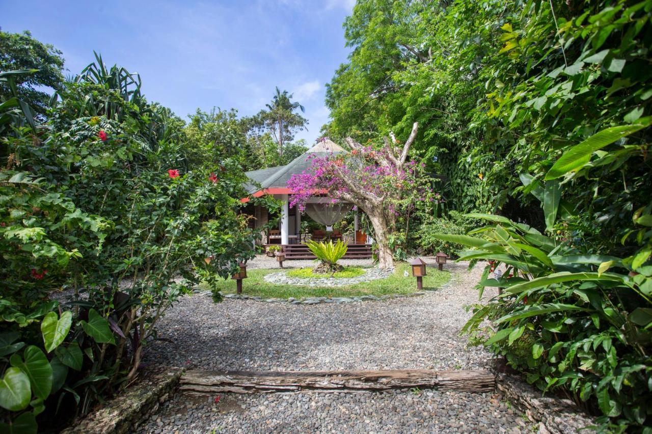 Mandala Spa & Resort Villas Manoc-Manoc Buitenkant foto