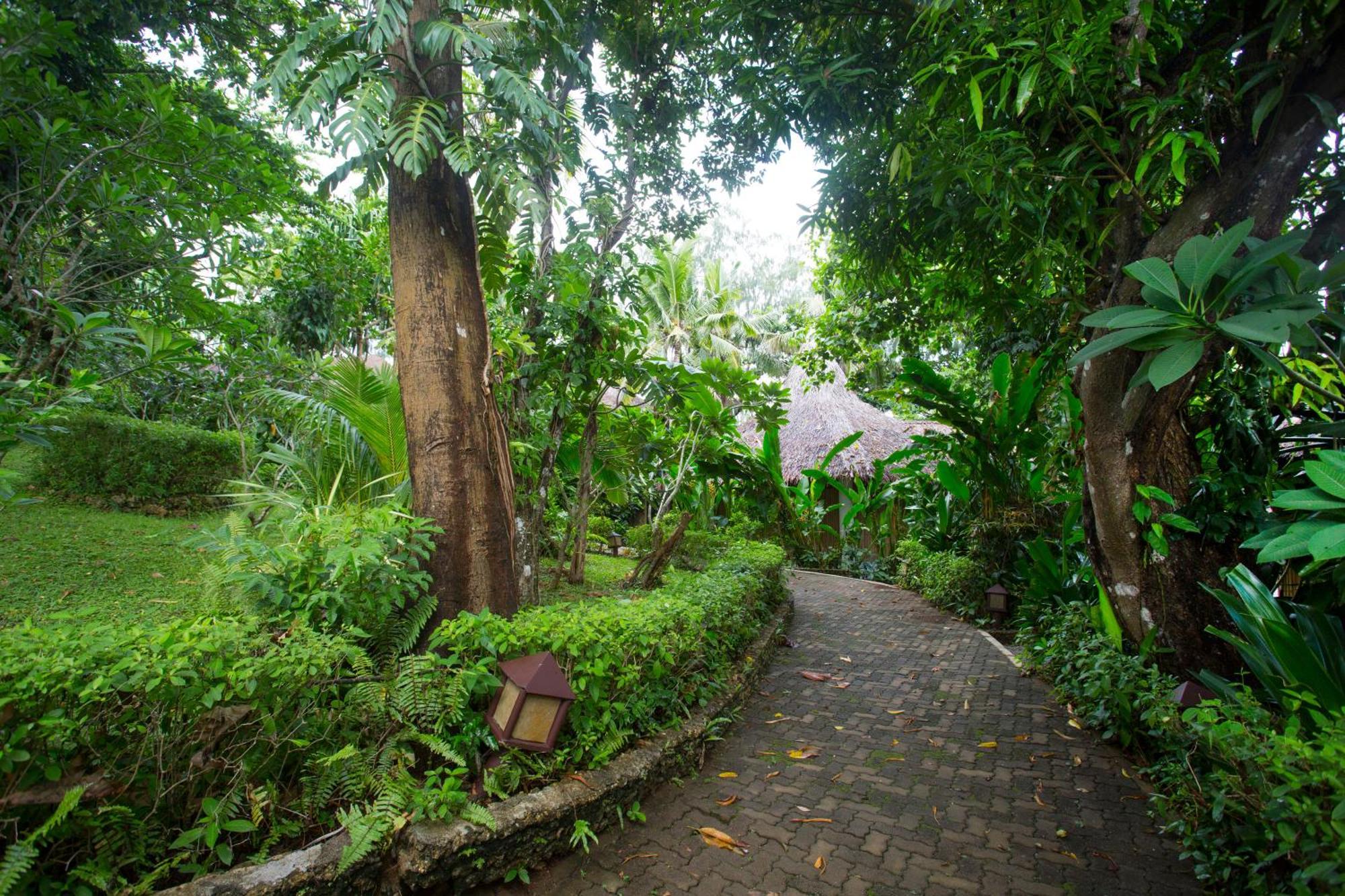 Mandala Spa & Resort Villas Manoc-Manoc Buitenkant foto