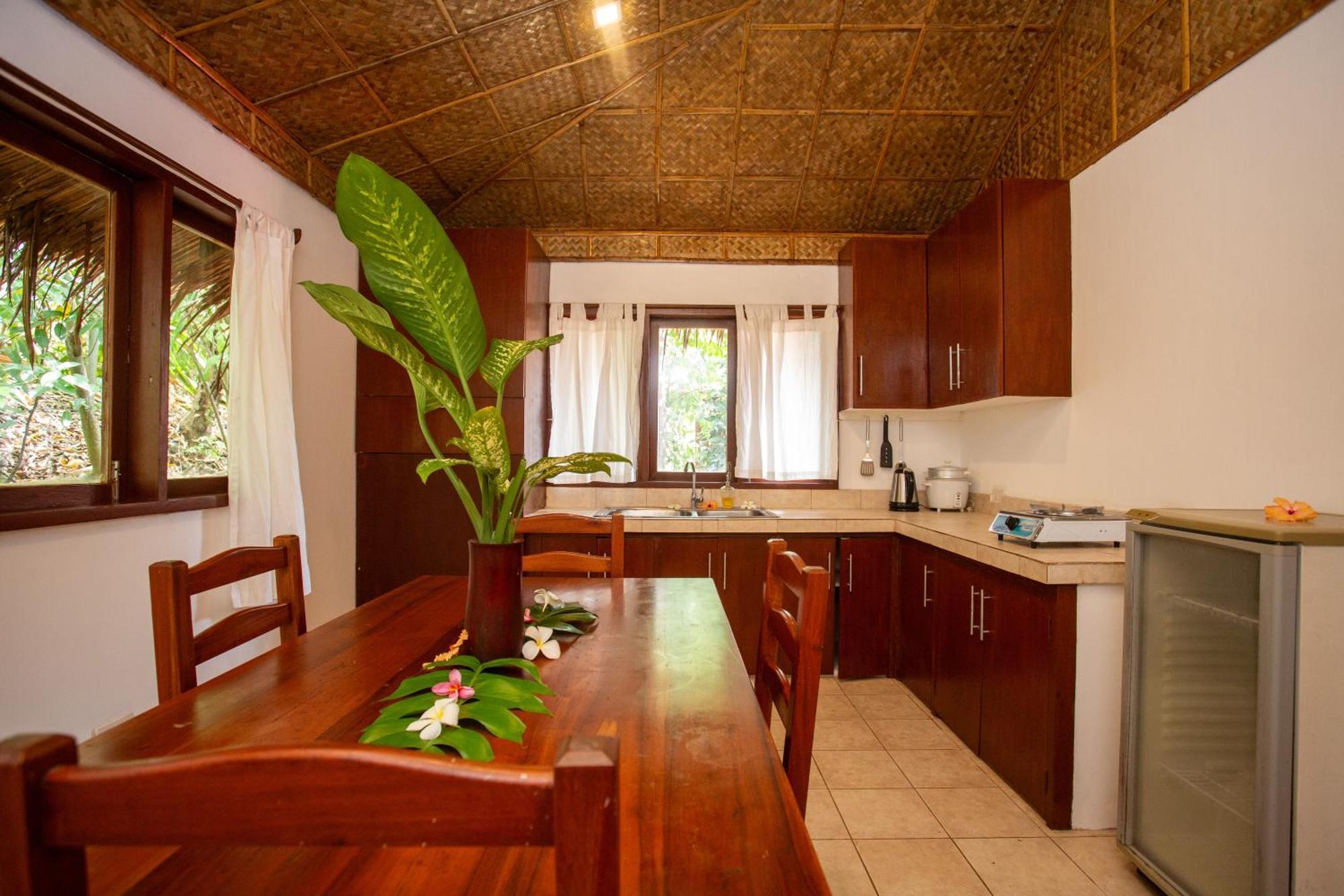 Mandala Spa & Resort Villas Manoc-Manoc Buitenkant foto
